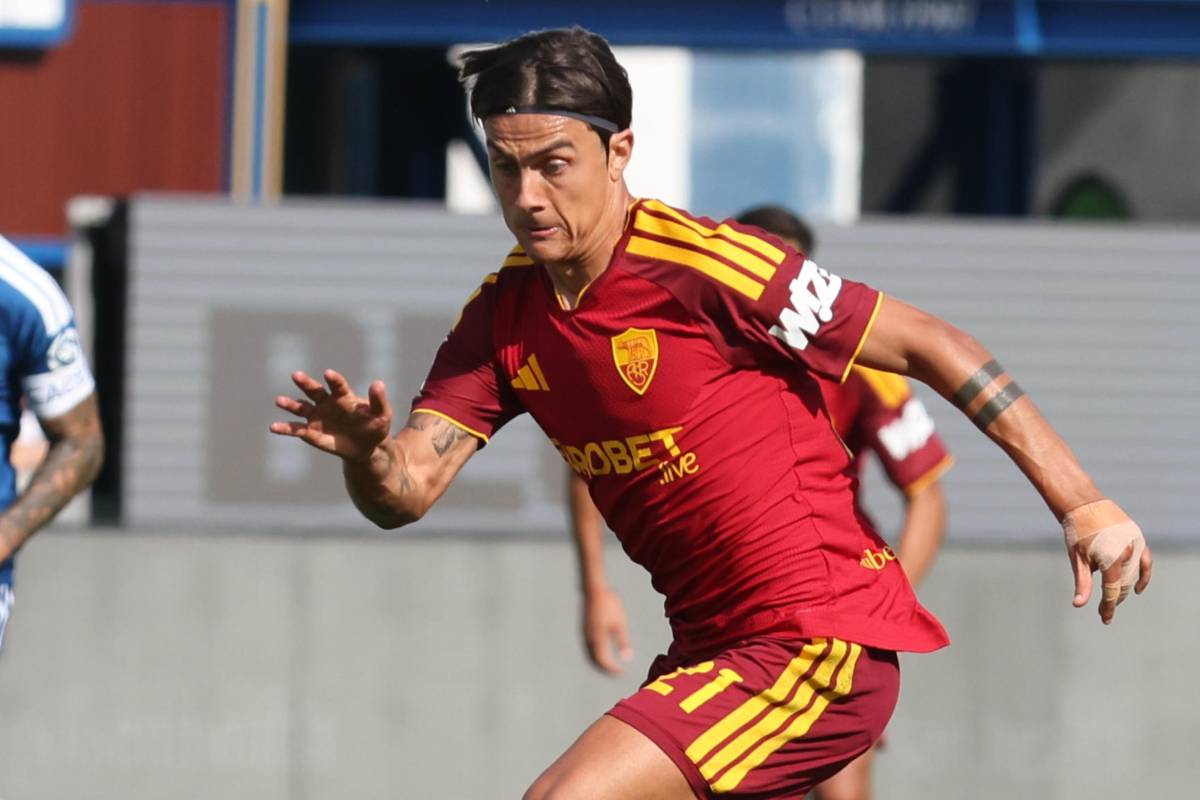 Paulo Dybala in azione con la Roma