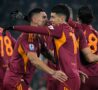 Pellegrini e Soulé esultano dopo un gol
